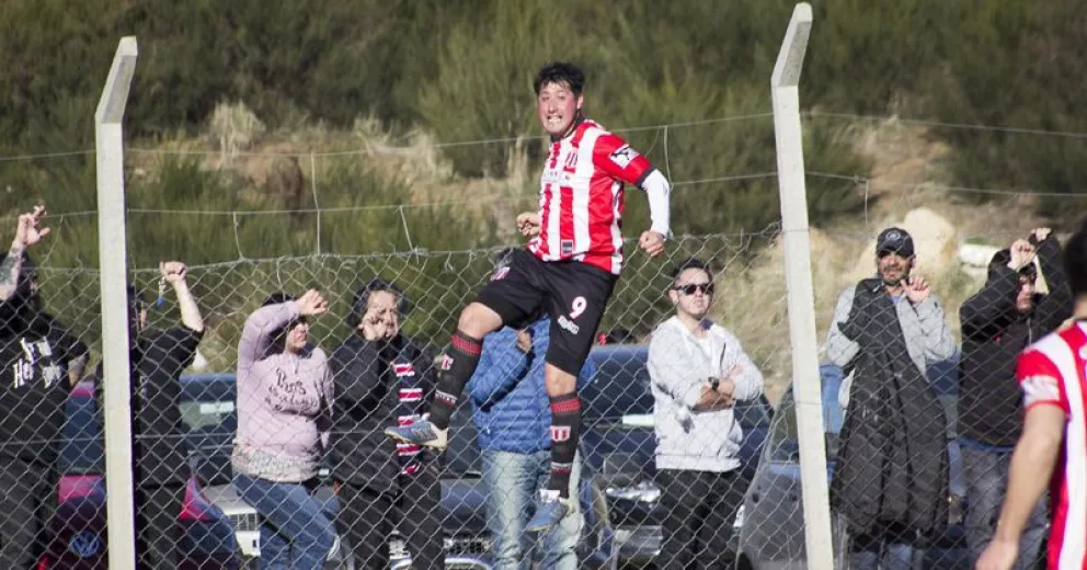 Estudiantes Unidos sacudió cinco veces el arco de Gimnasia