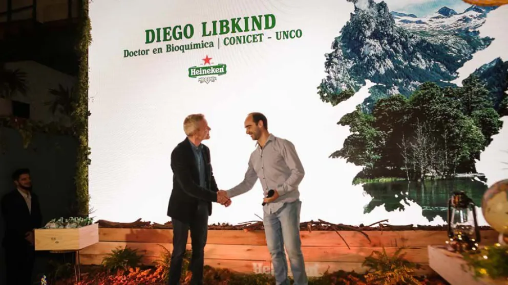 Ya está en Bariloche la cerveza hecha con levadura de los bosques de la zona