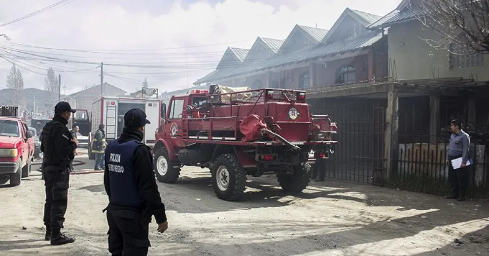 Ardió un departamento y hubo pánico en todo el edificio