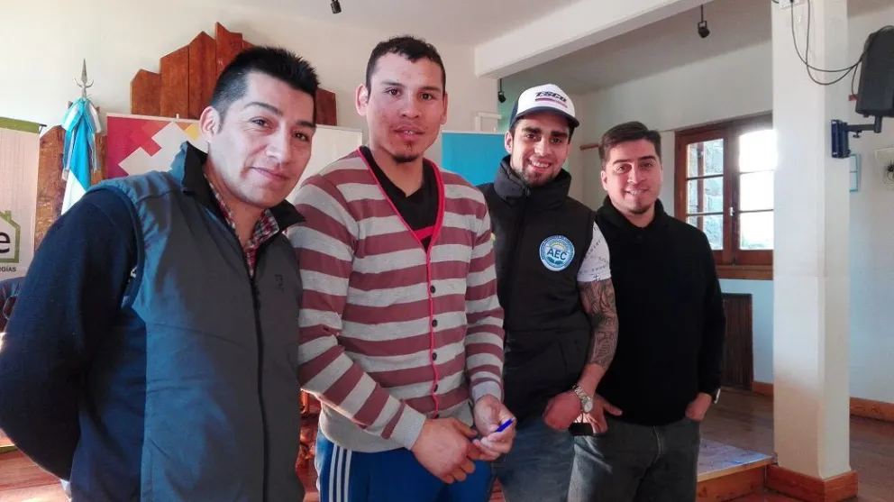 Noche de boxeo amateur solidario en el Municipal 1
