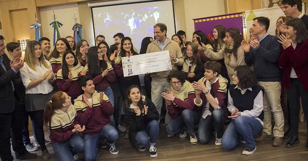 Alumnos del Don Bosco recibieron el premio para hacer el viaje de egresados a Carlos Paz