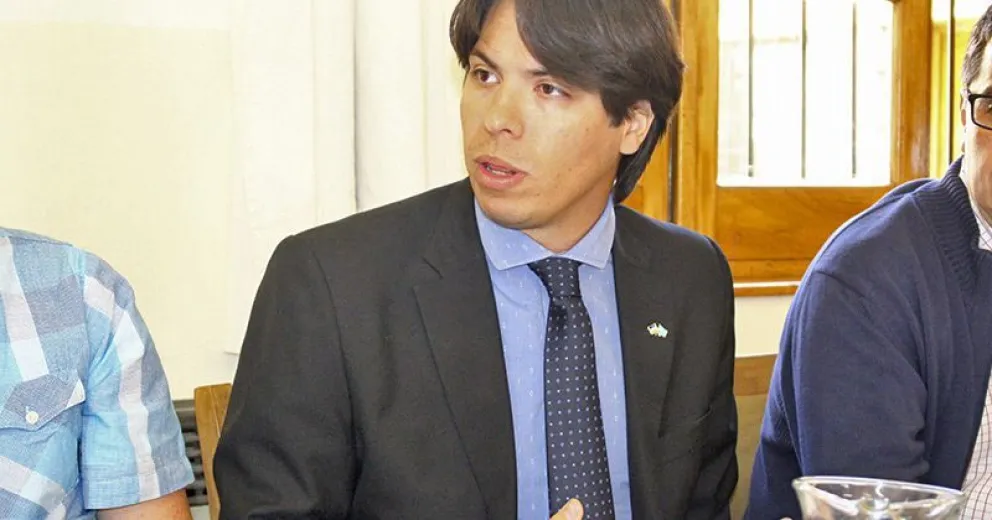 Para Ávila, el gobierno nacional busca quitarse la responsabilidad del servicio de colectivos