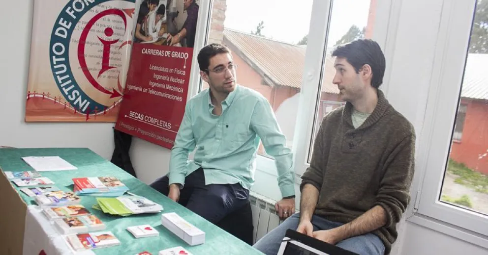 Carreras de grado, otro stand.