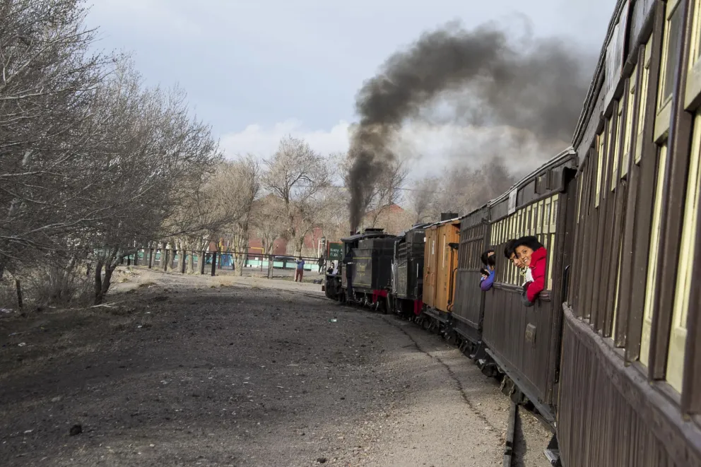 El regreso del Viejo Expreso Patagónico trajo, desde el fondo de los tiempos, un mensaje de futuro   