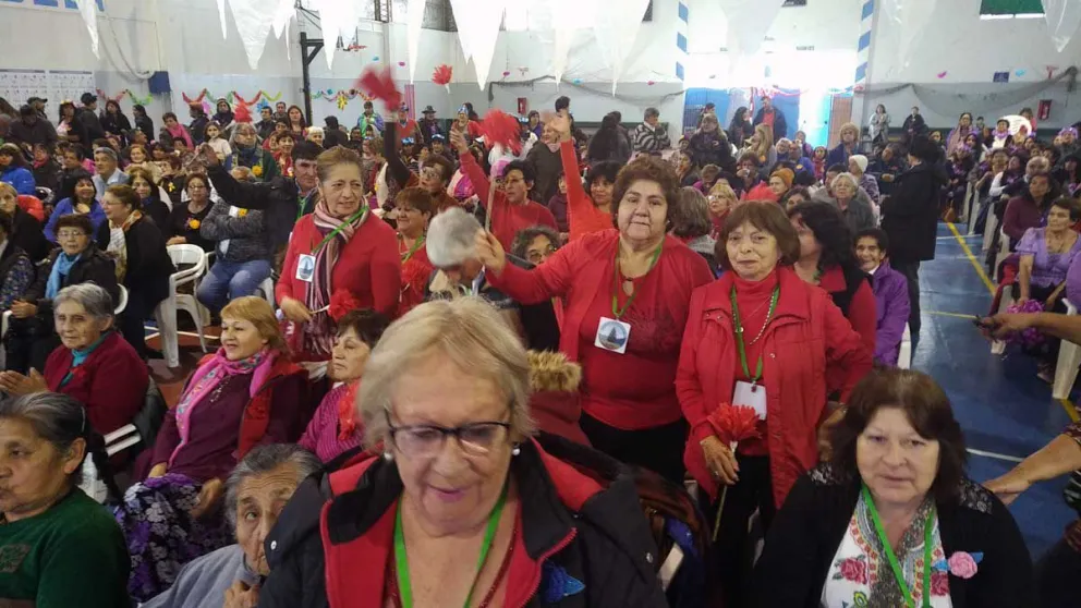 Más de 350 adultos mayores festejaron el inicio de la primavera