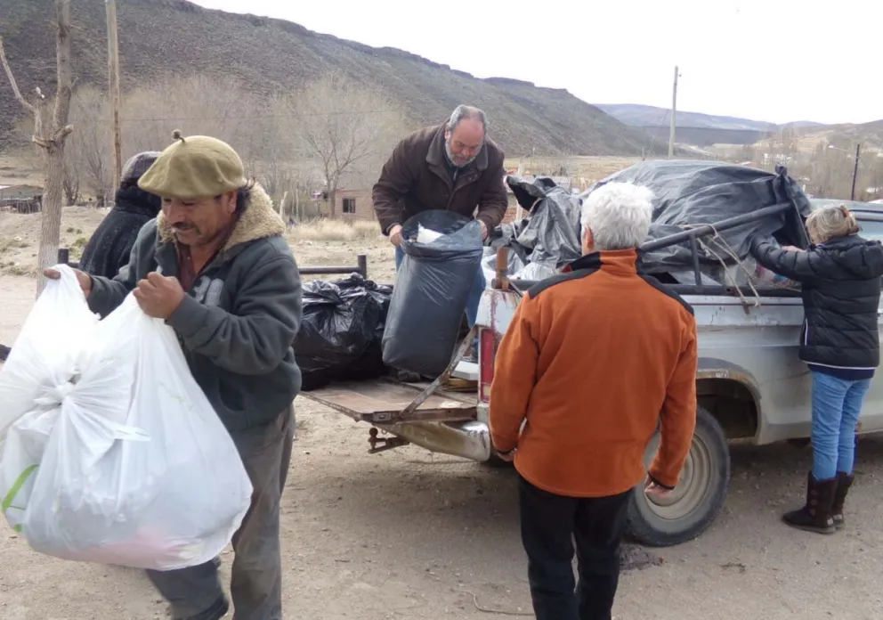 Viajes Solidarios Bariloche entregó donaciones en Pilcaniyeu y Comallo