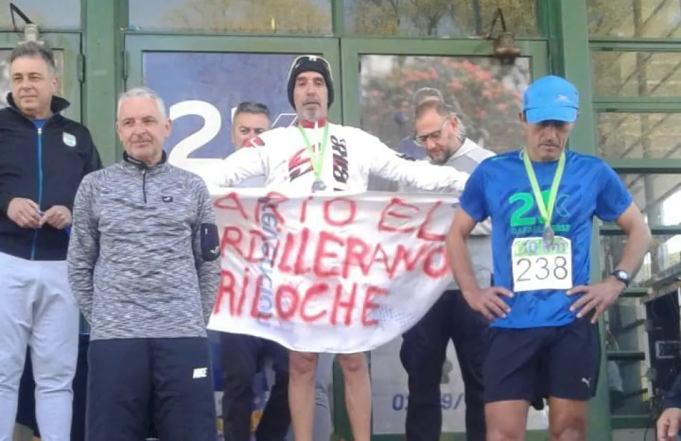 Luis Toledo, barilochense, amigo y periodista ganó maratón en Rafaela
