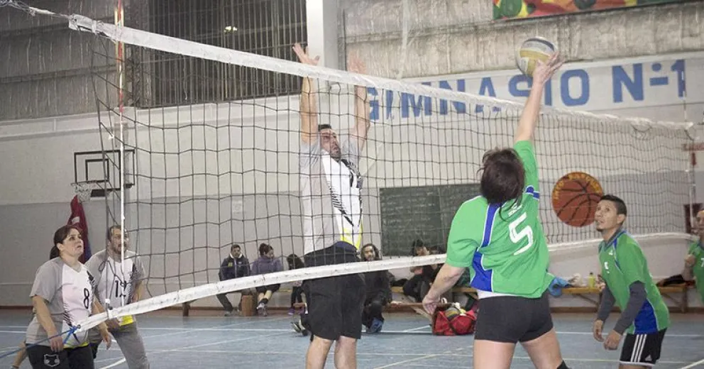 Los equipos mixtos se preparan para el nuevo torneo municipal “Aniversario 25 años del Gimnasio Padre Videla”.