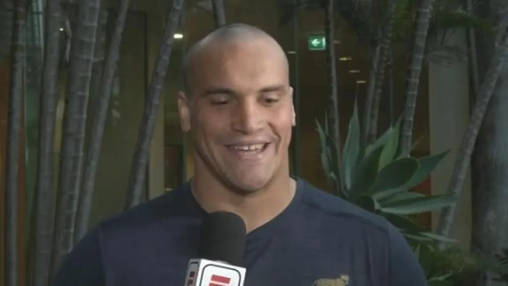 Juanpi Zeiss ante los All Blacks   