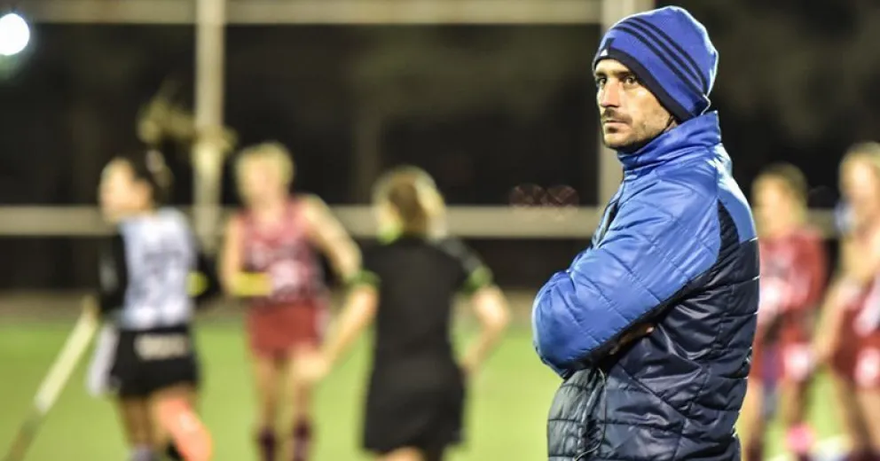 Agustín Corradini, entrenador de Las Leonas, dará una clínica en Bariloche