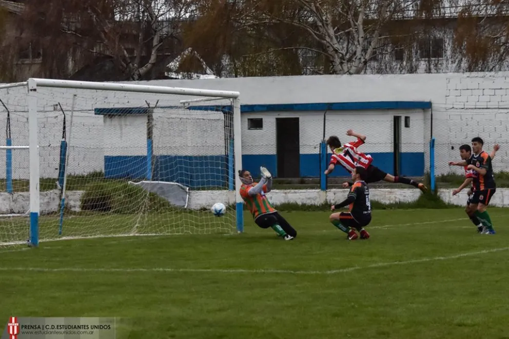 Volvió a Estudiantes después de  ser campeón con Puerto Moreno: “Sentí alivio cuando hice el gol”