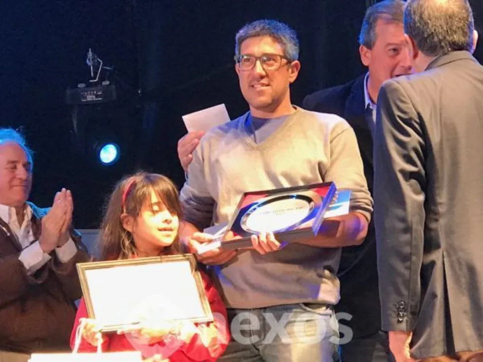 Ariel Birche: el herrero que creó una bicicleta adaptada recibió el premio Laboulayense del Año