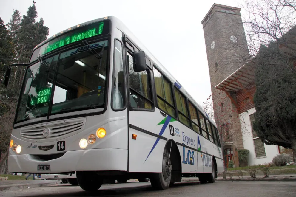 En San Martín de los Andes quieren llevar el boleto de colectivos a $28