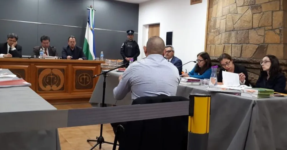 Más policías dicen haber visto gente armada entre los manifestantes   