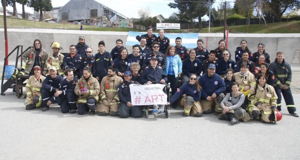 Los Bomberos Voluntarios compartieron herramientas y experiencias con la comunidad