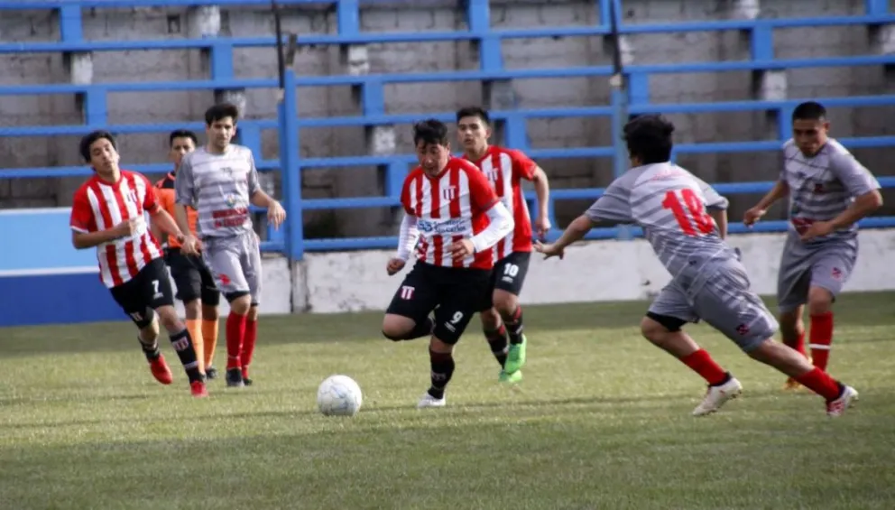 Estudiantes superó a Fontana y Puerto Moreno se trajo un triunfo de Esquel