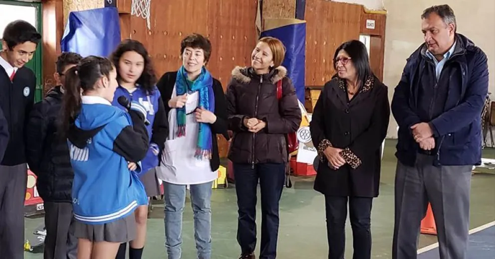 Distinguen a escuela por su compromiso con la seguridad vial