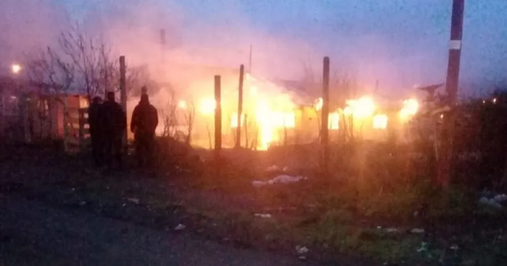 Incendio afectó una construcción en el Nahuel Hue