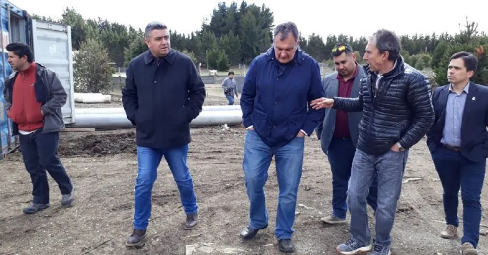 Gennuso y concejales recorrieron el complejo del barrio Los Abedules