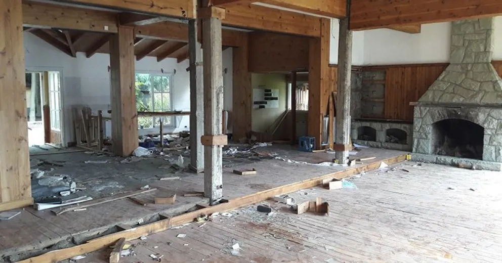 Así quedó la hostería El Retorno después del saqueo