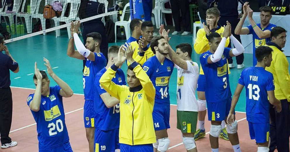 Brasil debutó arrasando a Perú y Colombia, rival de hoy de Argentina, superó a Paraguay
