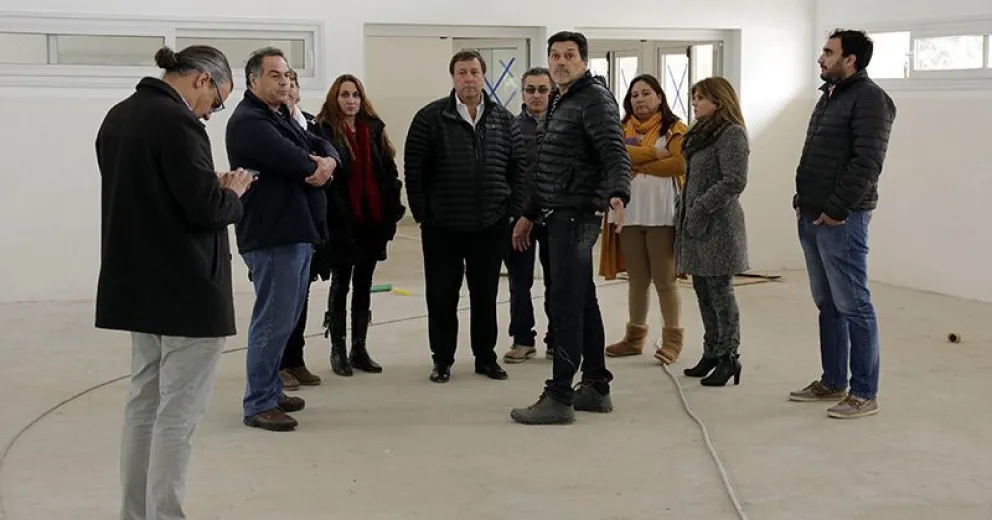 Cuenta regresiva para la inauguración del SUM de la Escuela 312 de Dina Huapi