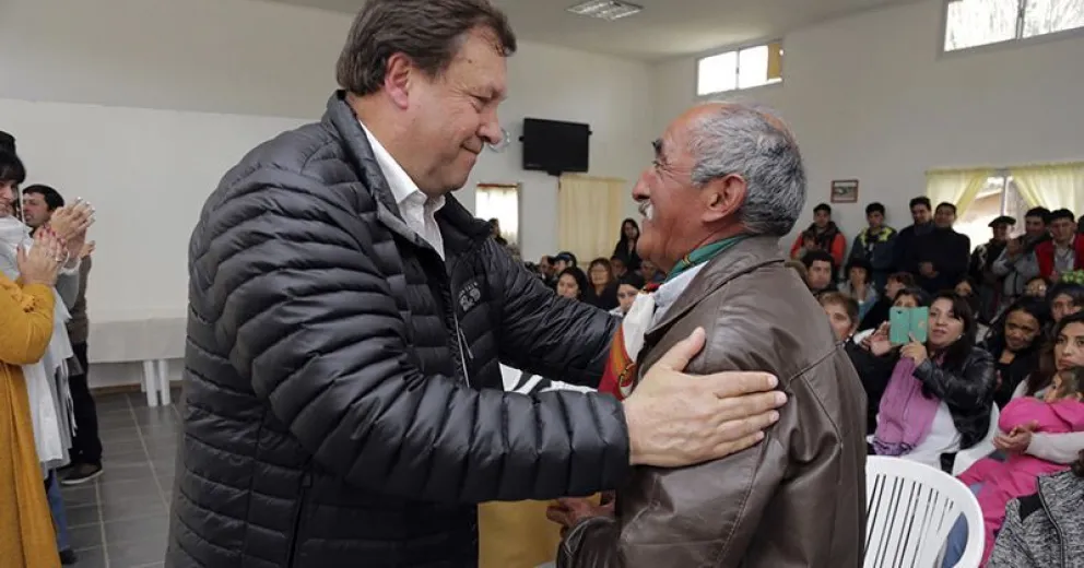 Familias de Villa Llanquin cuentan con tubos sociales de gas para calefaccionarse