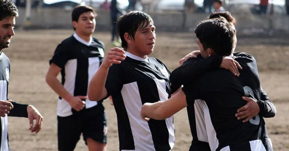 Echan mano a los árbitros del futsal y vuelve el fútbol de la Liga