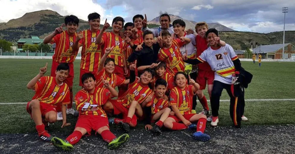 Los pequeños de Cruz del Sur se trajeron la Copa desde Esquel