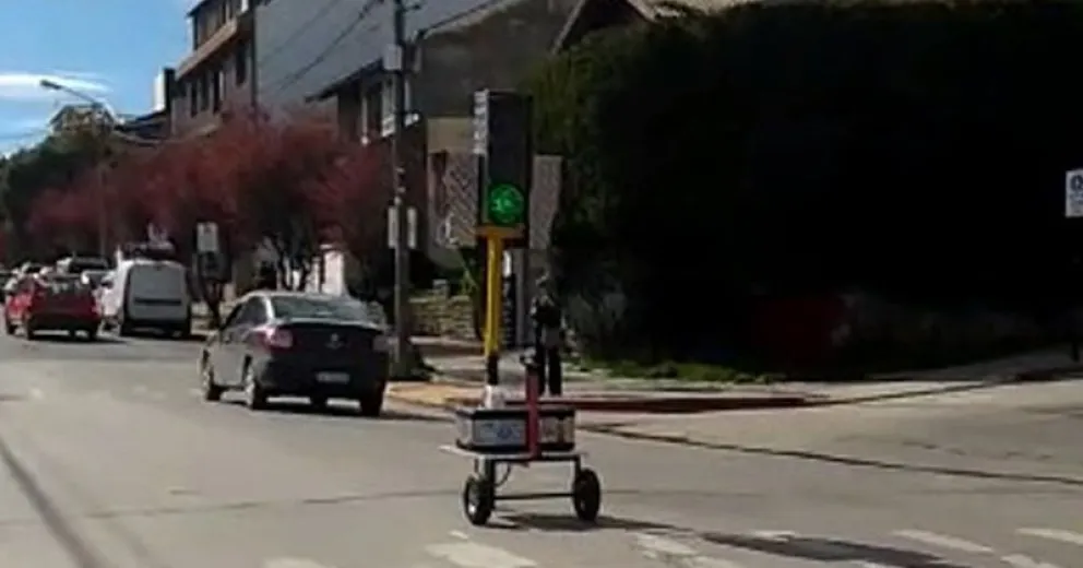 Presentaron el segundo prototipo del semáforo móvil
