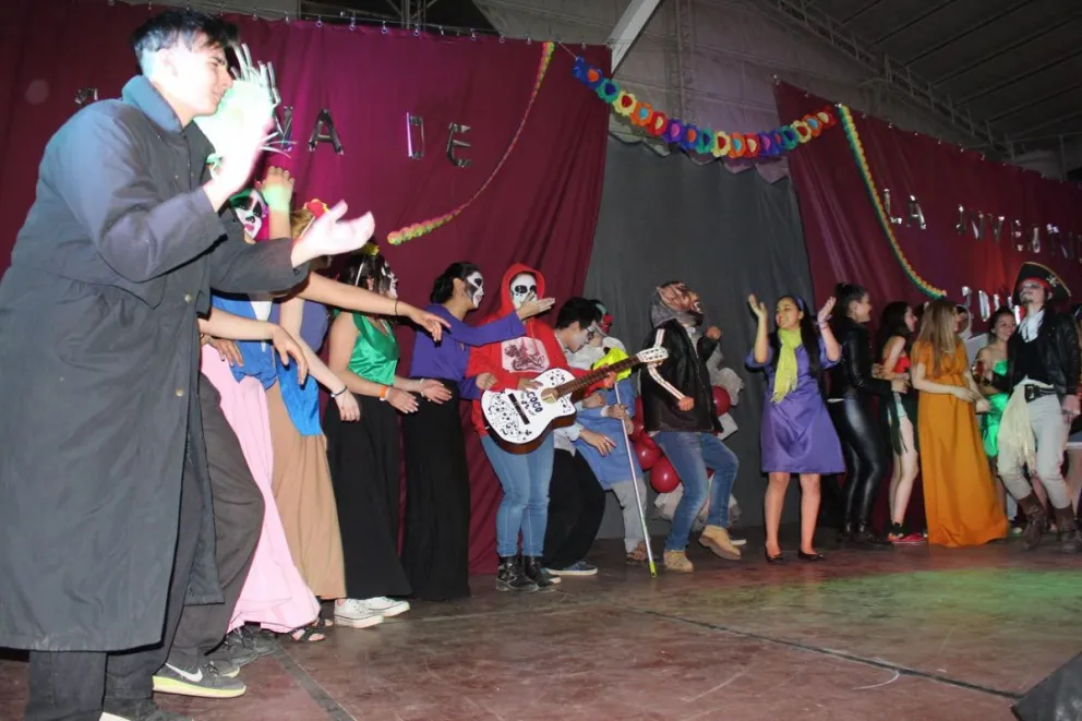 Dos cursos de Comallo triunfaron en la Semana de la Juventud de Dina Huapi   