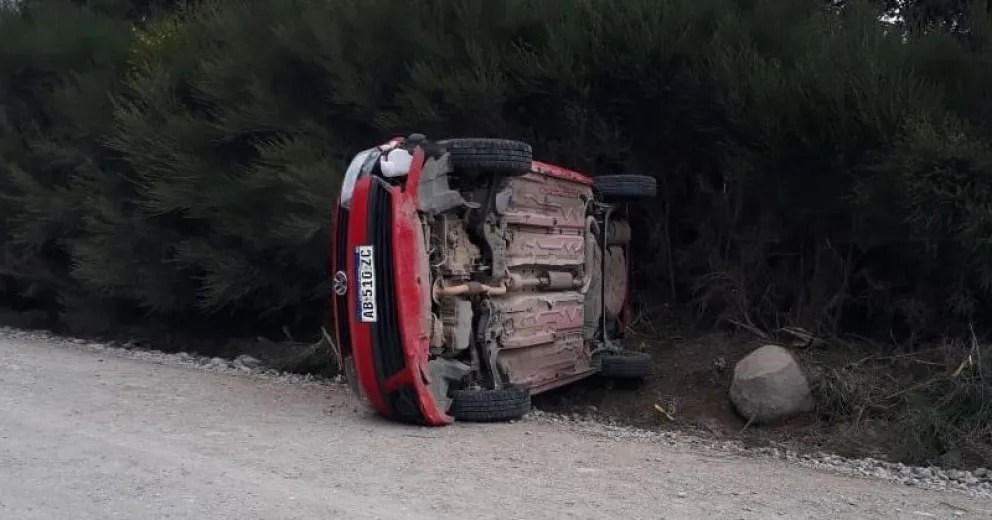 Vuelco sin lesionados en Villa Lago Gutiérrez