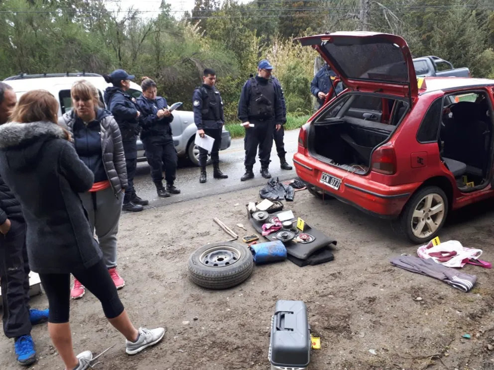 Tres delincuentes fueron detenidos cuando se daban a la fuga tras robar una vivienda