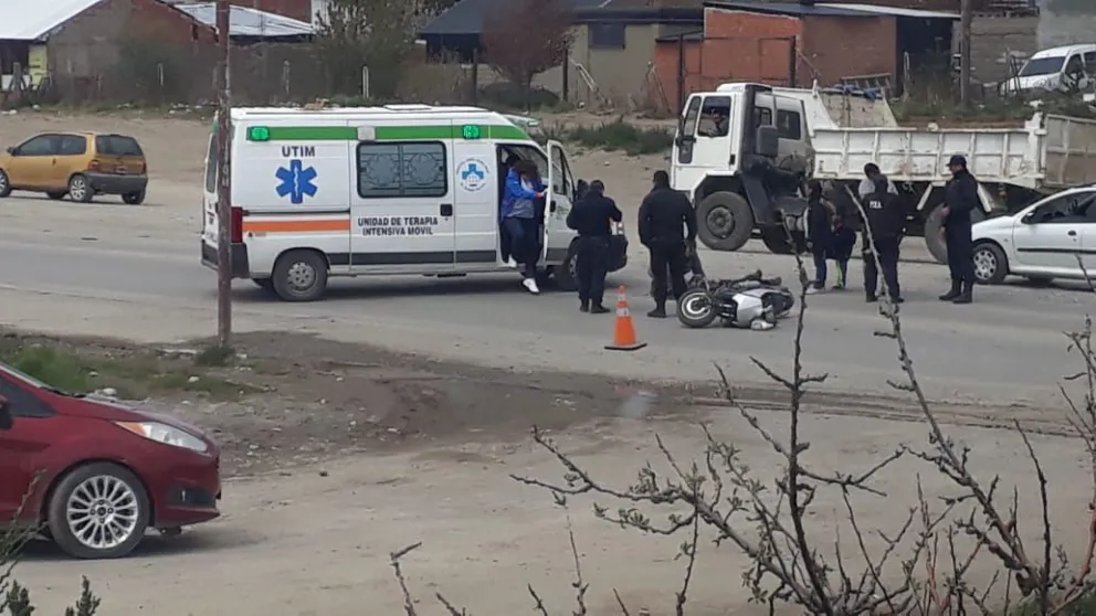 Motociclista herido tras chocar con un auto