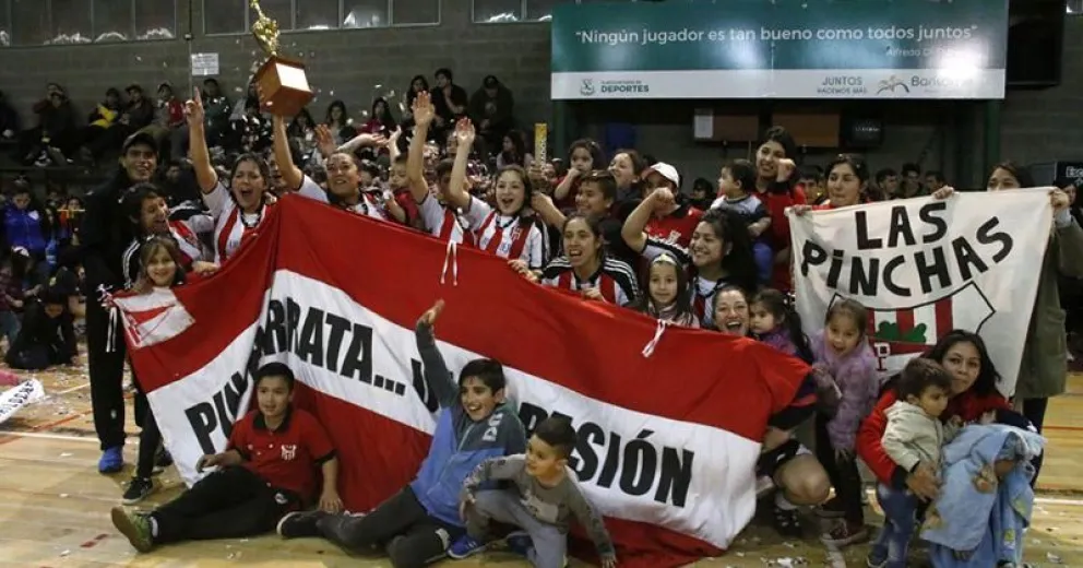 El fútbol femenino vivió su gran jornada de campeonas en el municipal 3