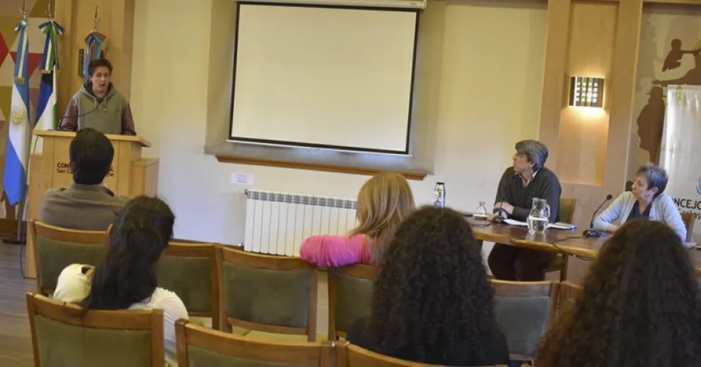 Jóvenes debatieron sobre meritocracia y la nueva escuela rionegrina
