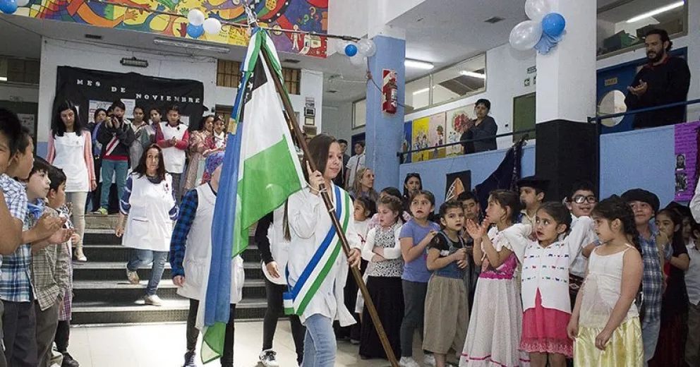 Colorido festejo del Día de la Tradición en la escuela 255