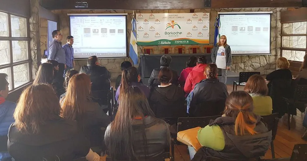 Expusieron en Bariloche sobre el Grooming y otros tipos de delitos informáticos