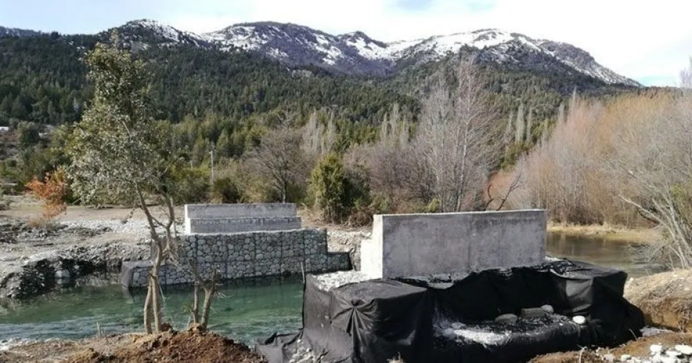 Una buena para los vecinos de Villa Los Coihues: terminarán el Puente Negro
