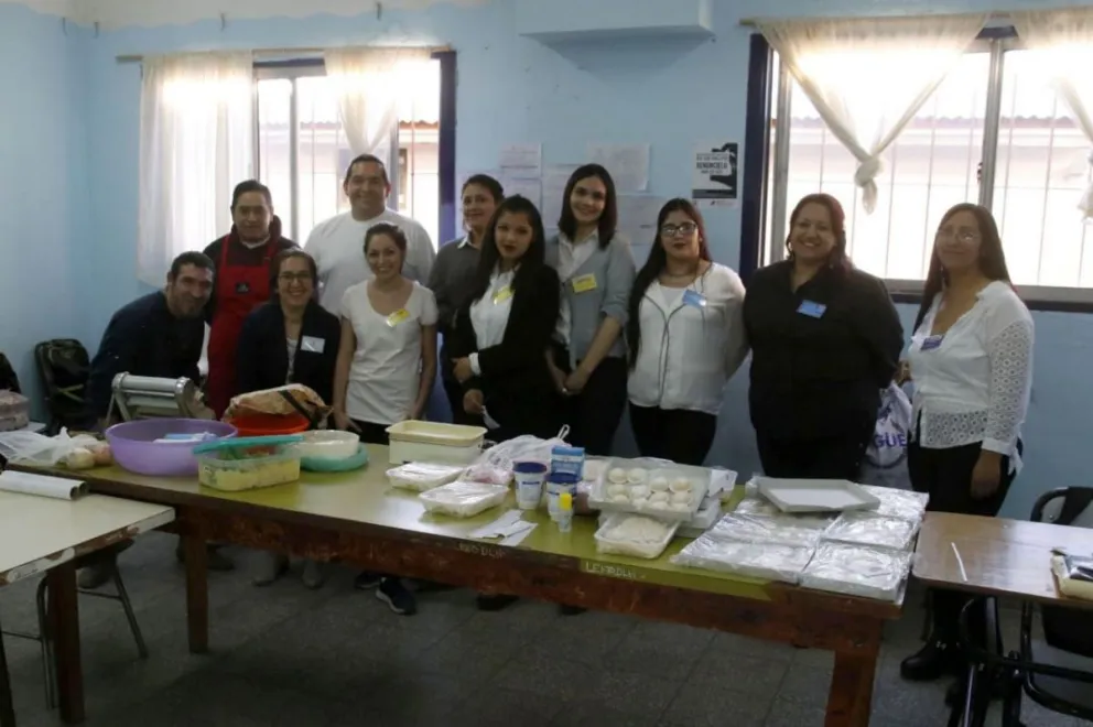 Muestra anual del CEM 77 de adultos con ideas empresariales