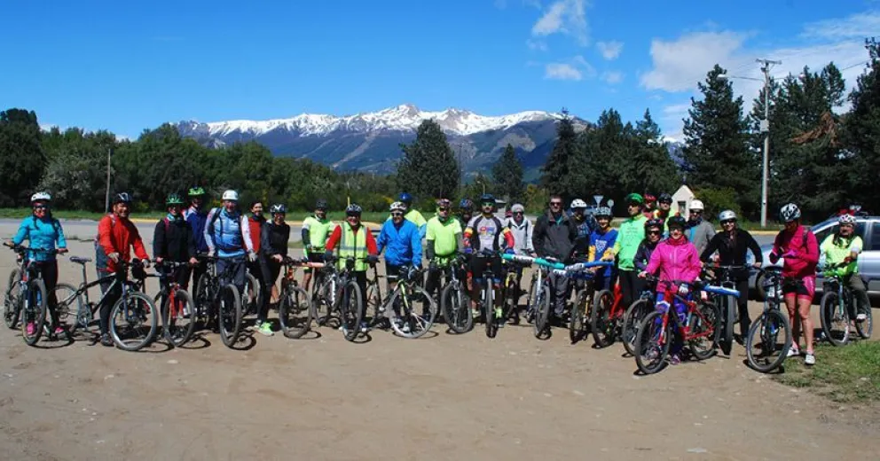 El domingo por la mañana pedalearon por el respeto en el tránsito