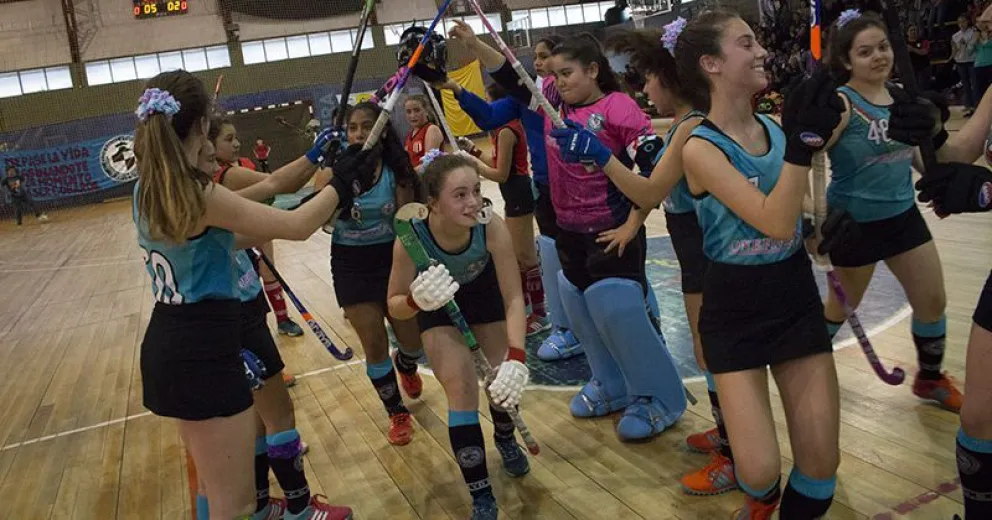 San Esteban en Séptima y Pehuenes en Sexta gritaron ¡campeonas!
