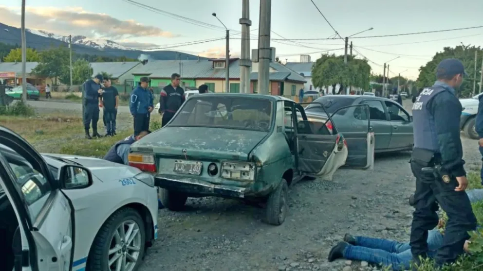 Detuvieron a tres delincuentes que asaltaron a un joven en El Bolsón