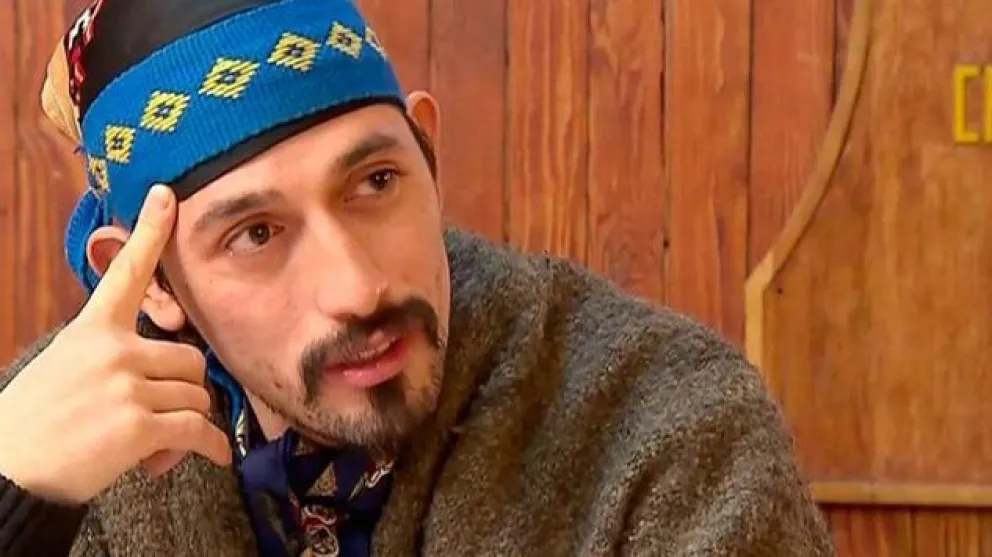“Pretende borrar con el codo lo que parecía haber escrito con la mano”