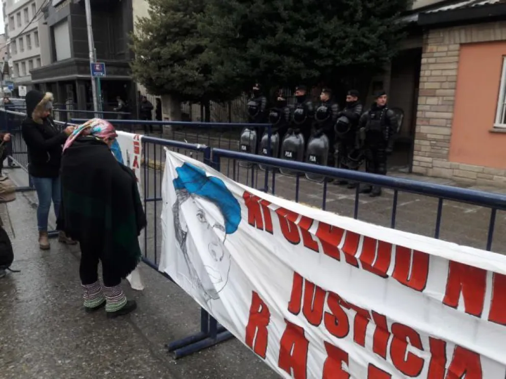 La Justicia Federal emitió alerta roja a interpol para detener a dos mapuches