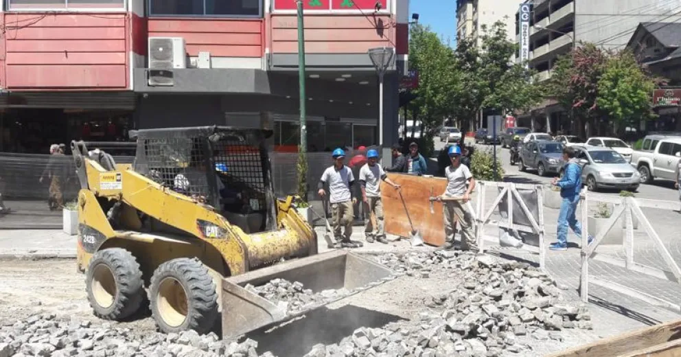 Comenzaron los trabajos en la segunda cuadra de Mitre