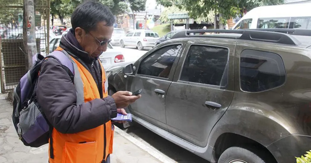 Estacionamiento Medido incorpora avisos de deuda
