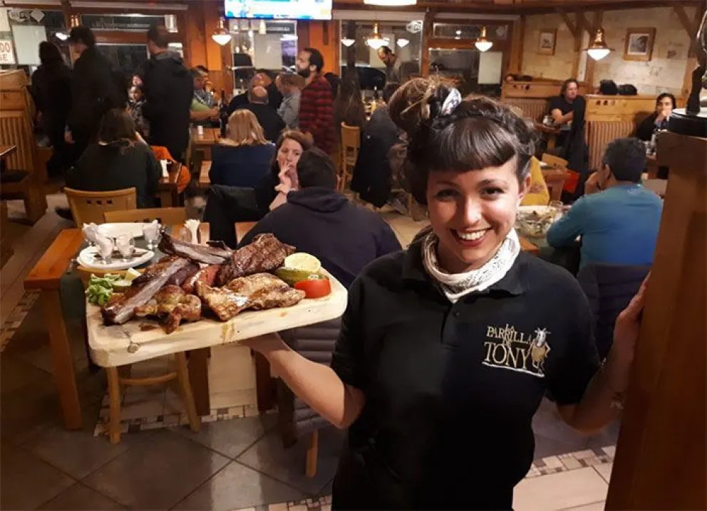 Tony: un experto que le impuso estilo personal a su parrilla