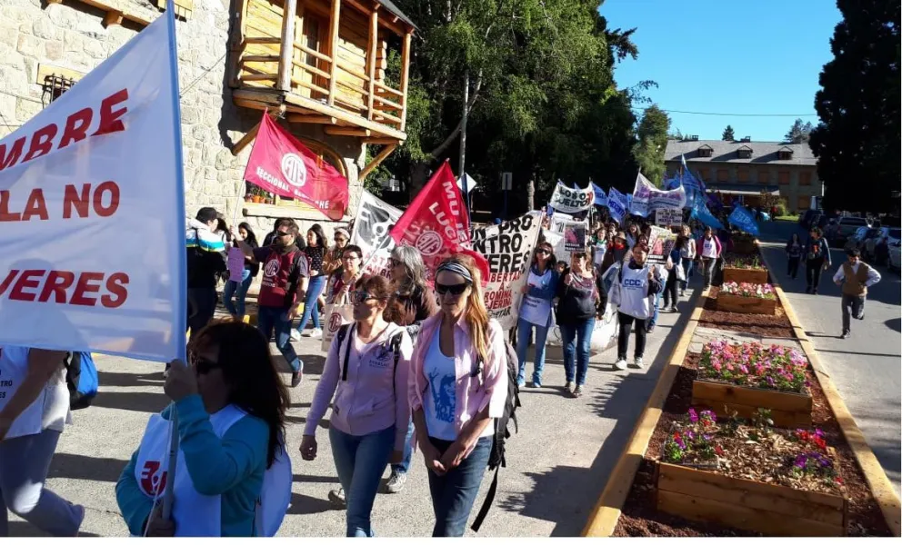 Marcharon hasta el Centro Cívico pidiendo por el fin de la violencia contra las mujeres