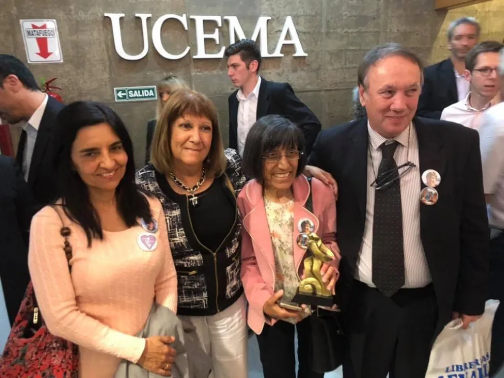 Padres de víctimas de un fatal accidente fueron premiados por “Luchemos por la Vida”